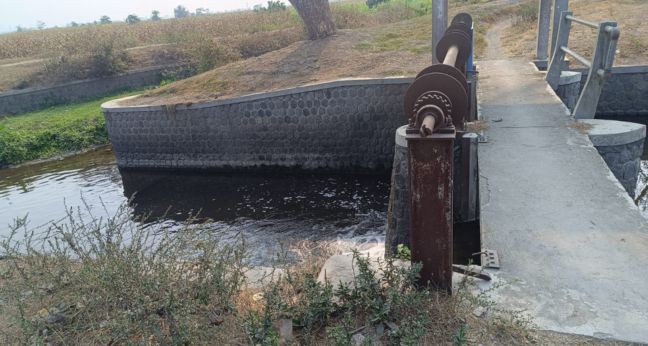 Dam tengah sawah Kerjen Srengat Karanggayam