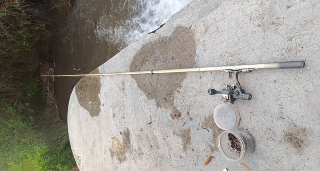 Menikmati sore mancing di atas jembatan ditemani Yoshikawa Advisor