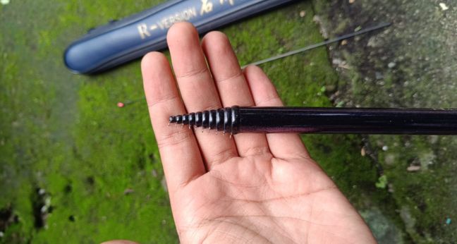 Custom kolong neklin srit tipis warna hitam