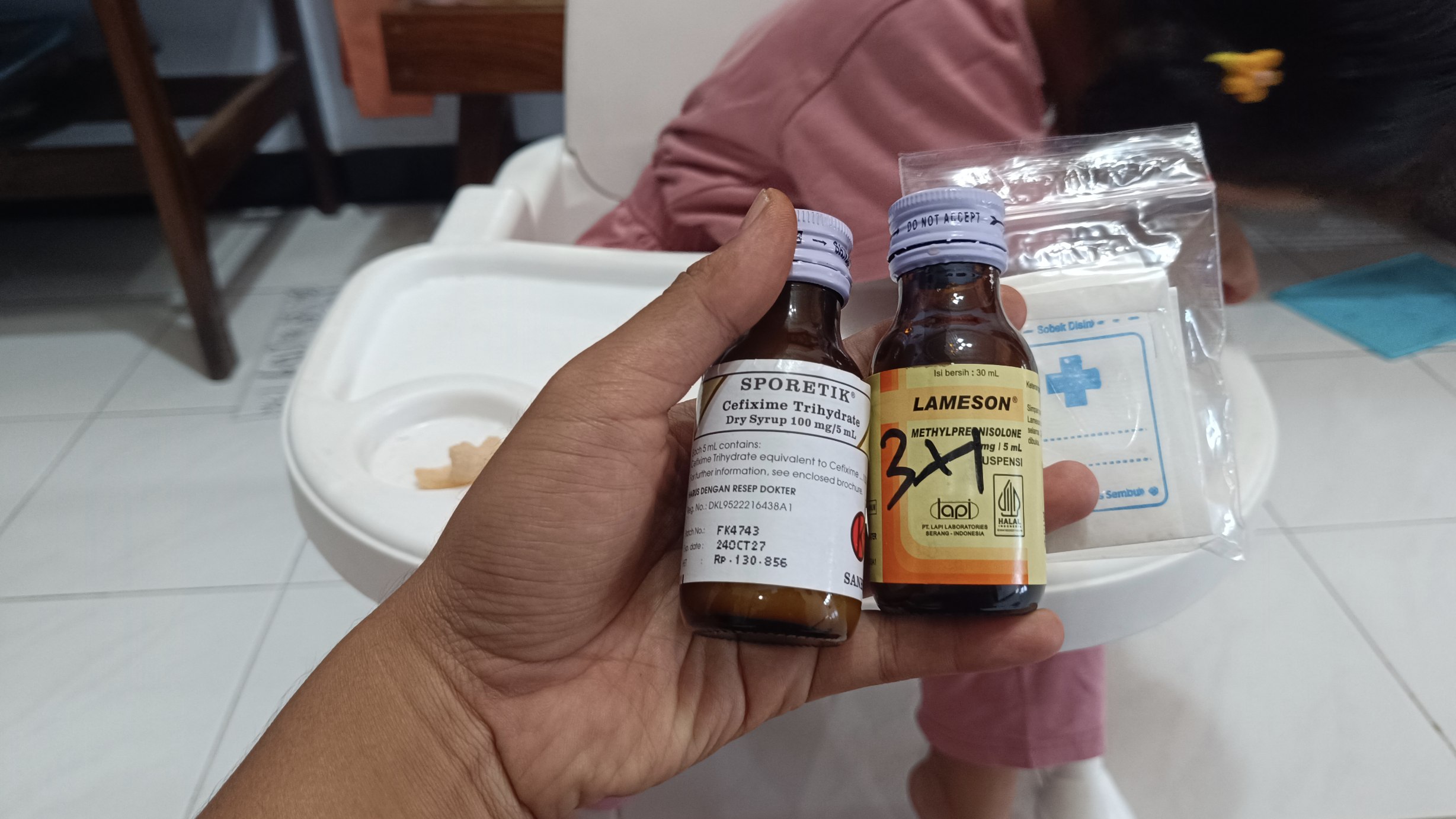 Mencatat harga obat