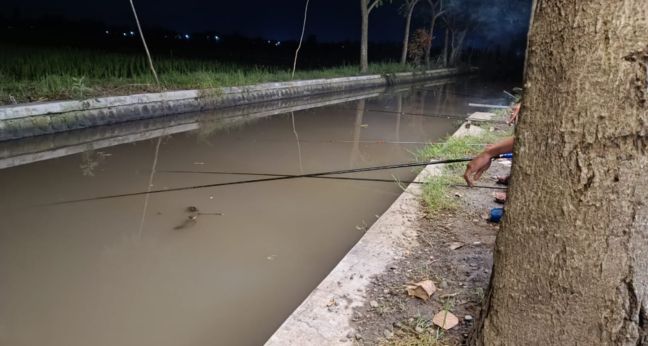 Syahdunya mancing malam